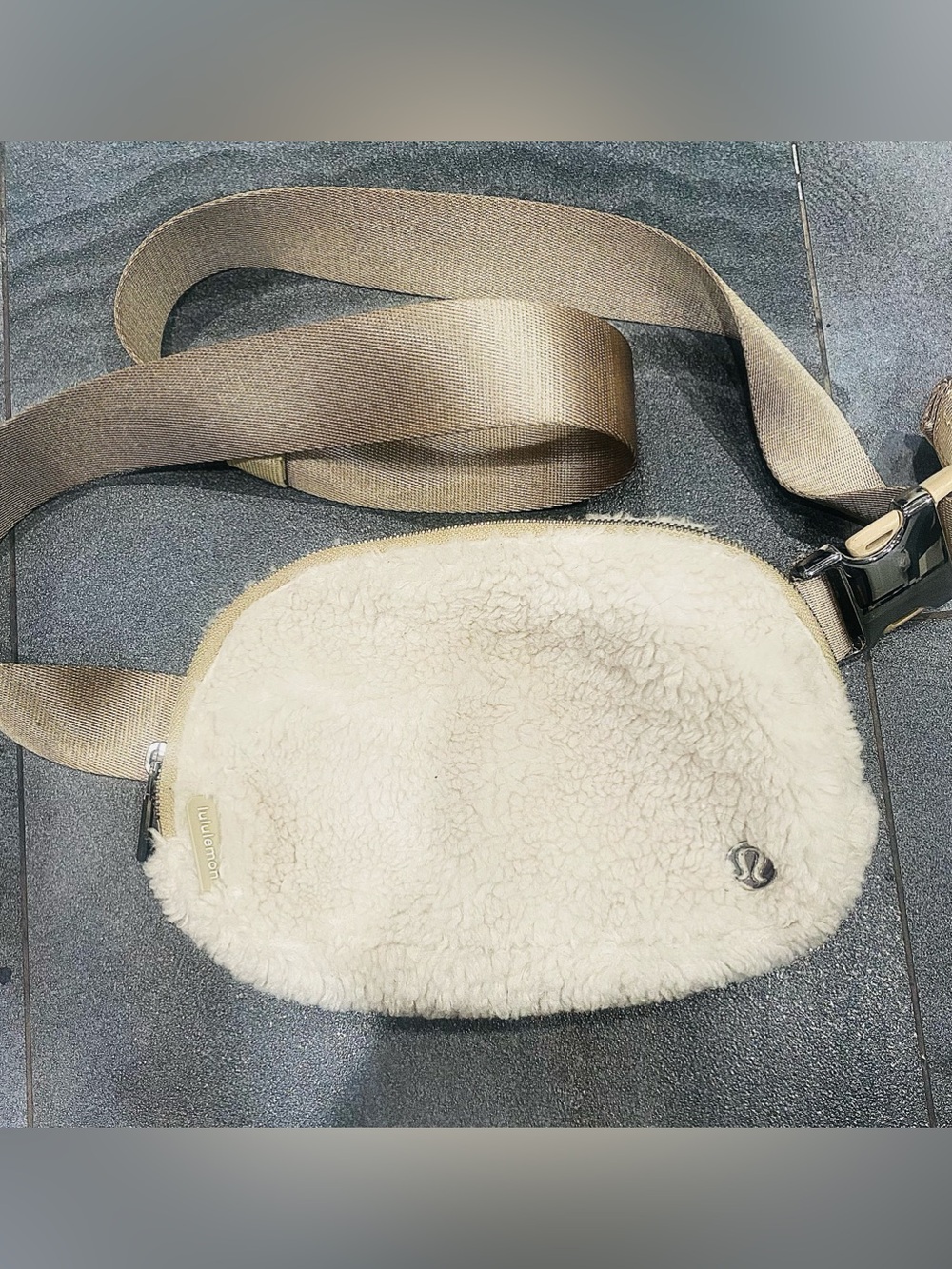 Lululemon Everywhere Belt Bag 1L Fleece Beige